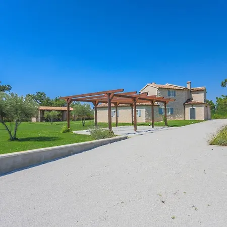 Leonida Villa *