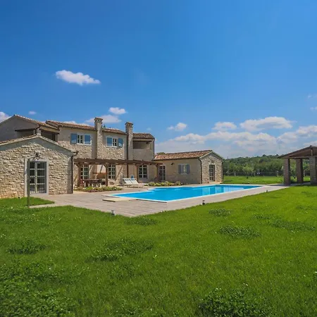 Leonida Villa Zuzici