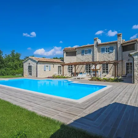 Leonida Villa *